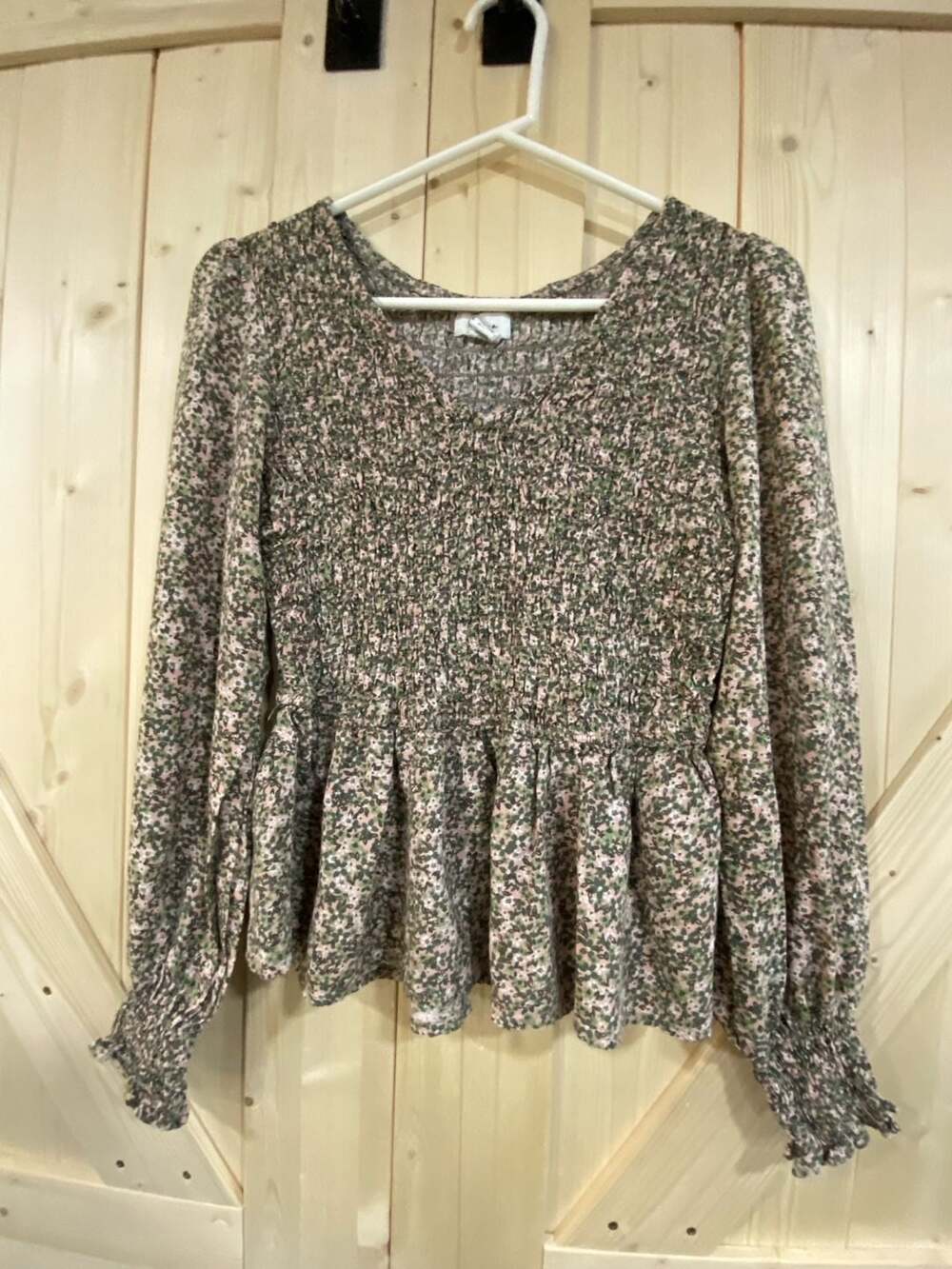 Japna Women's Green Pink Floral Print Smocked V-Neck Long Sleeve Peplum Blouse T